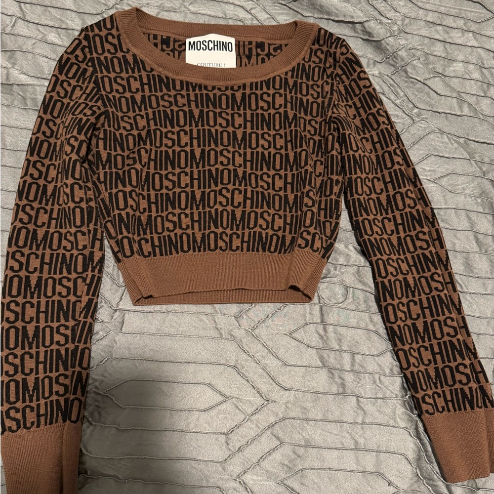 Brown Moschino monogram print cropped sweater